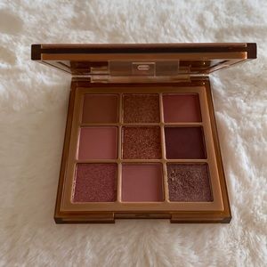 HUDA BEAUTY EYESHADOW PALETTE